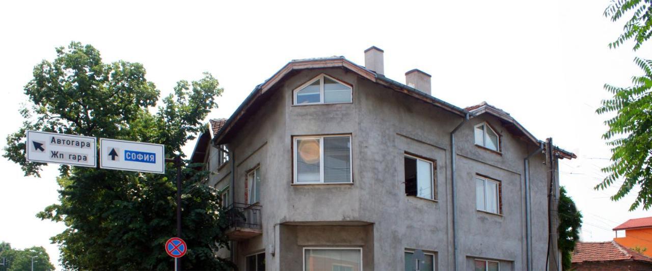 Corner House Apartment Montana Exterior photo